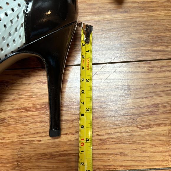 Beautiful black and white Via Spiga pumps - Picture 5 of 6